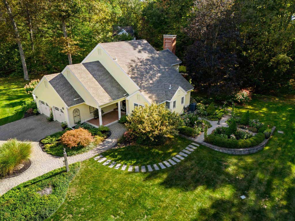 Photo of 33 Shipley Drive, Hollis, NH 03049 (MLS # 5103617)