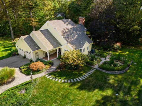 Photo of 33 Shipley Drive, Hollis, NH 03049 (MLS # 5103617)