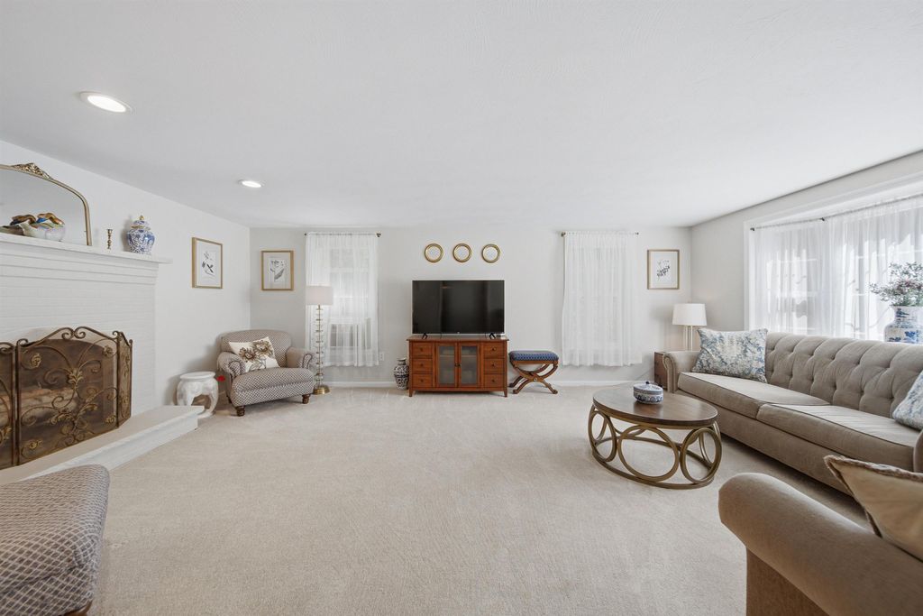Photo of 22 Hazelnut Lane, Londonderry, NH 03053 (MLS # 5096668)