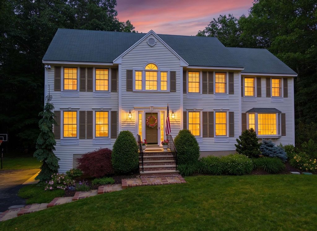Photo of 22 Hazelnut Lane, Londonderry, NH 03053 (MLS # 5096668)