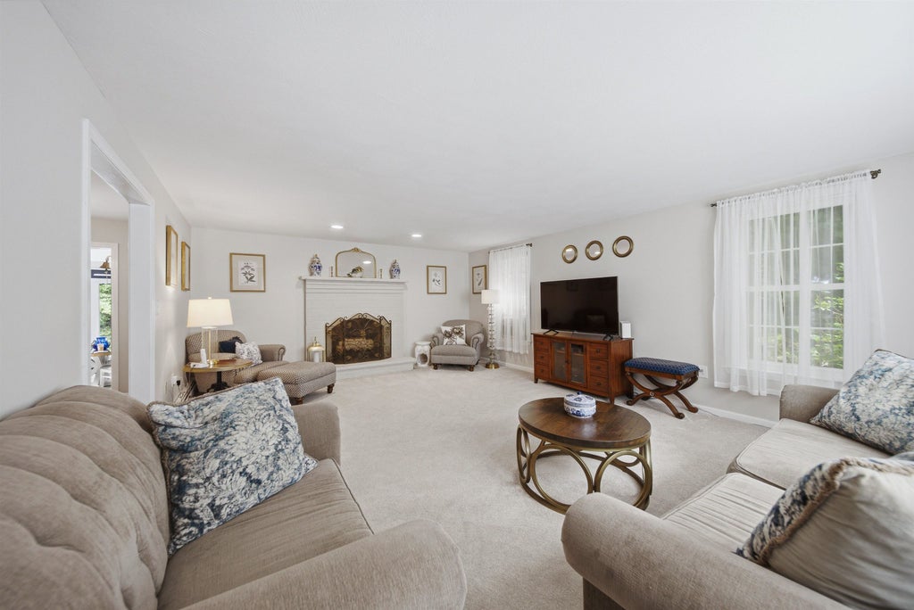 Photo of 22 Hazelnut Lane, Londonderry, NH 03053 (MLS # 5096668)