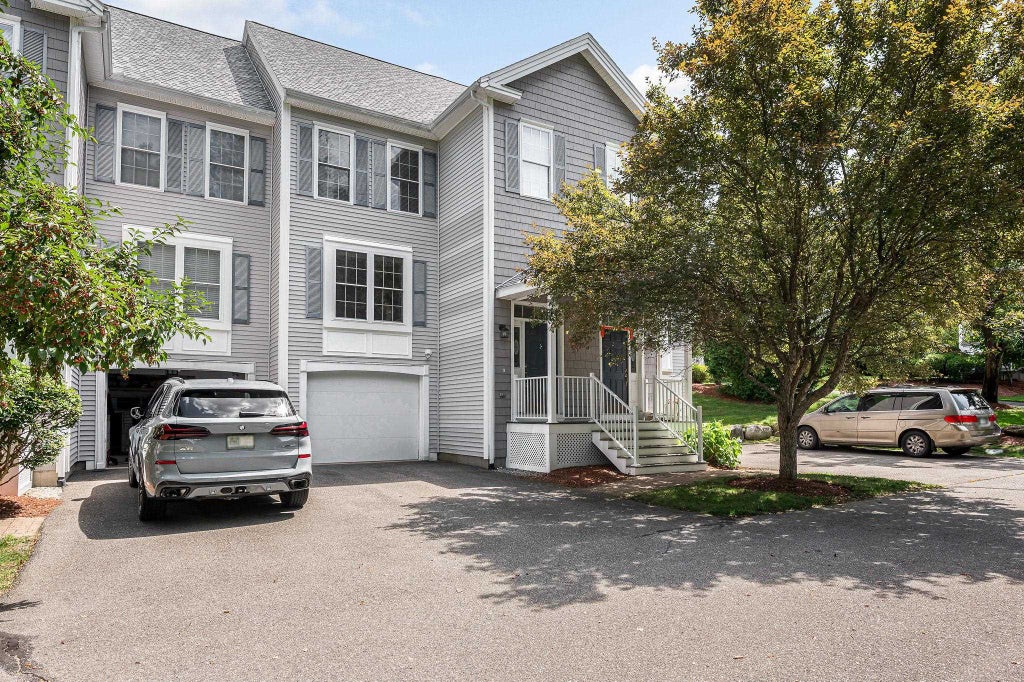 Photo of 4 Georgetowne Drive #4, Nashua, NH 03062 (MLS # 5105616)