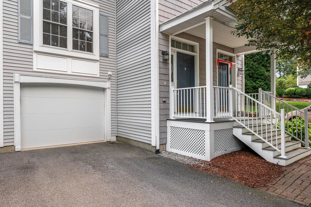 Photo of 4 Georgetowne Drive #4, Nashua, NH 03062 (MLS # 5105616)