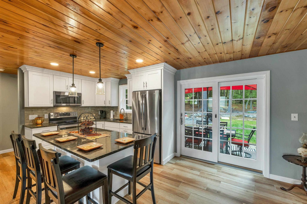Photo of 11 Knoll Road, Wolfeboro, NH 03894 (MLS # 5110601)