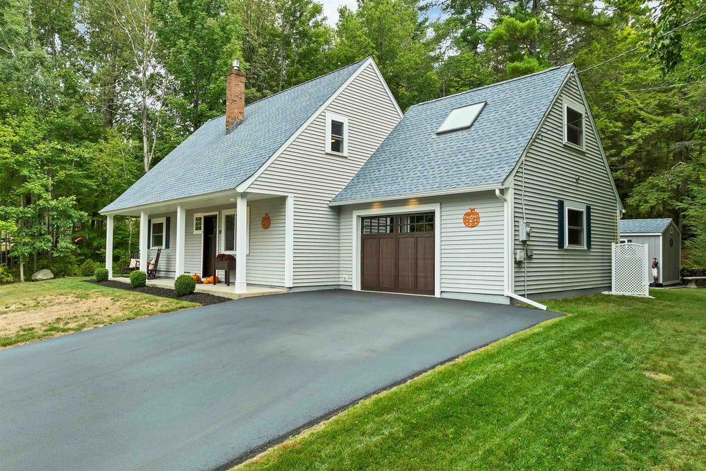 Photo of 11 Knoll Road, Wolfeboro, NH 03894 (MLS # 5110601)
