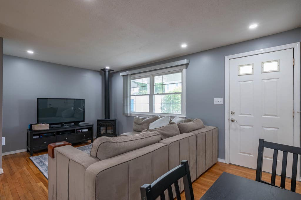 Photo of 39 Norwich Road, Nashua, NH 03062 (MLS # 5101495)