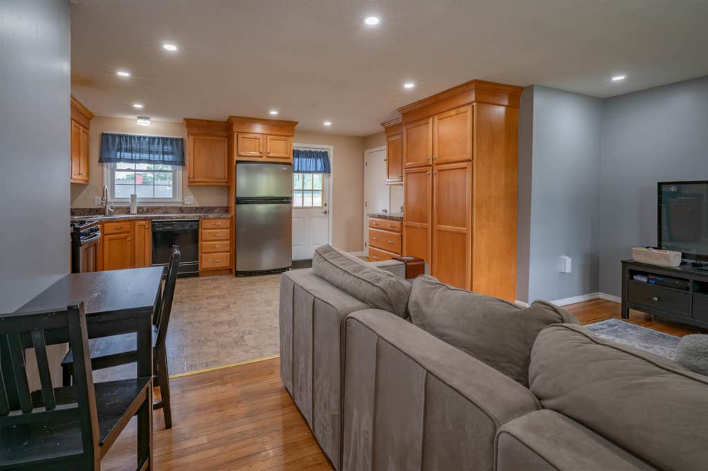 Photo of 39 Norwich Road, Nashua, NH 03062 (MLS # 5101495)