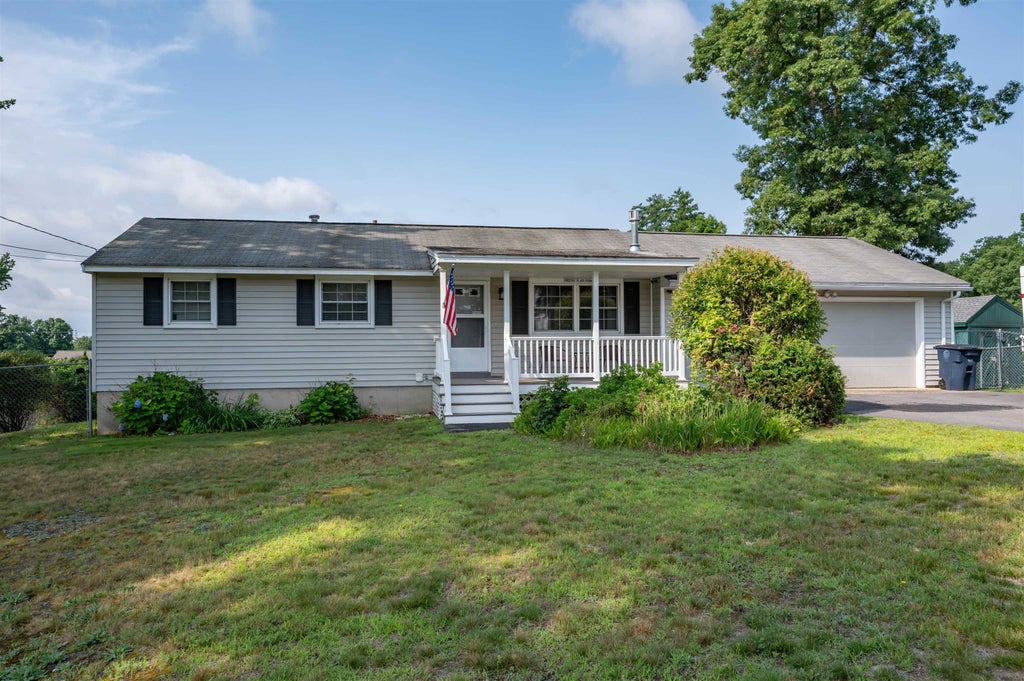 Photo of 39 Norwich Road, Nashua, NH 03062 (MLS # 5101495)