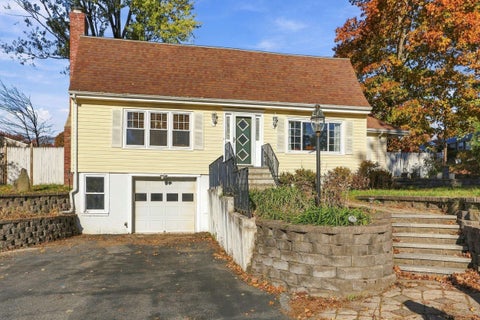 Photo of 104 Westwood Drive, Nashua, NH 03062 (MLS # 5116237)