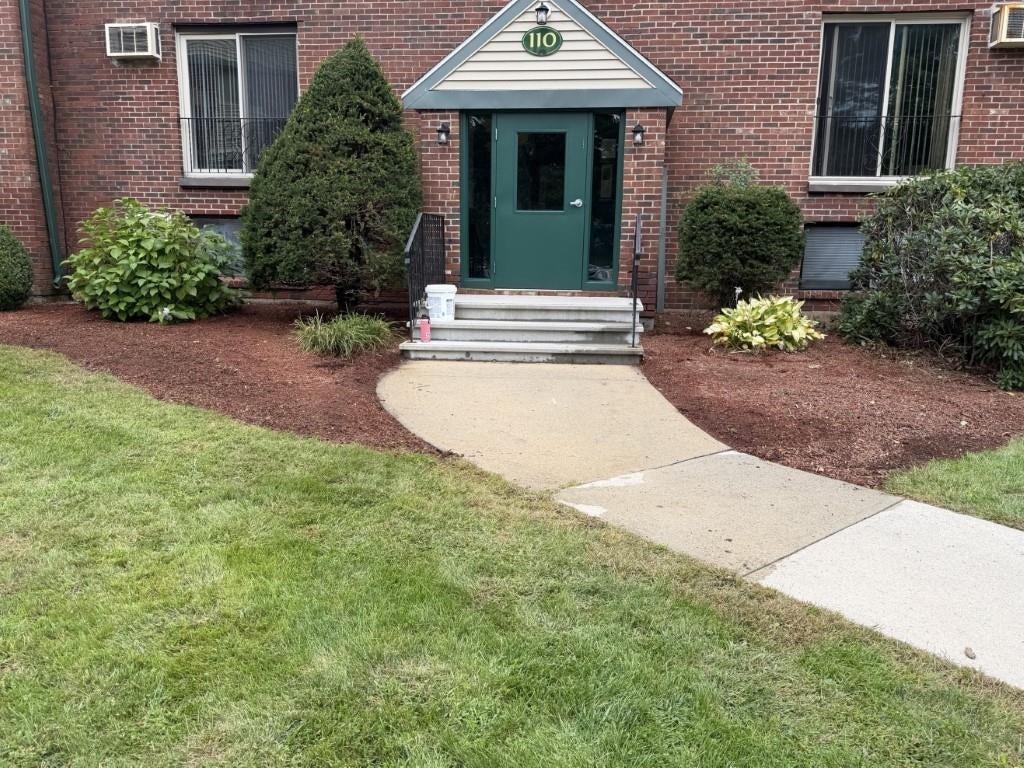 Photo of 110 English Village Road #302, Manchester, NH 03102 (MLS # 5110698)