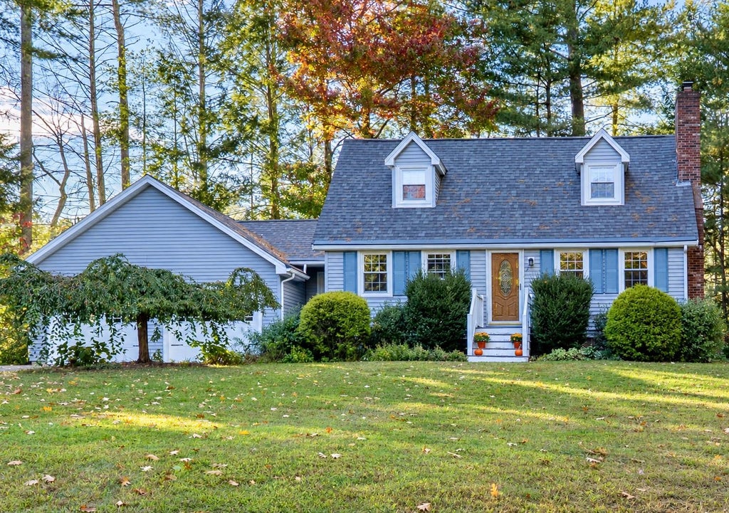 Photo of 11 Chestnut Hill Road, Londonderry, NH 03053 (MLS # 5113714)