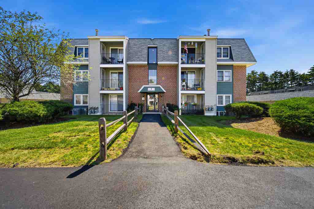 Photo of 3 Roedean Drive #104, Nashua, NH 03063 (MLS # 5102624)