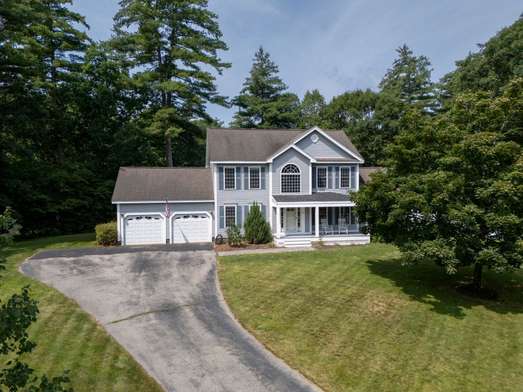 Photo of 14 Naumkaeg Court, Litchfield, NH 03052 (MLS # 5111731)