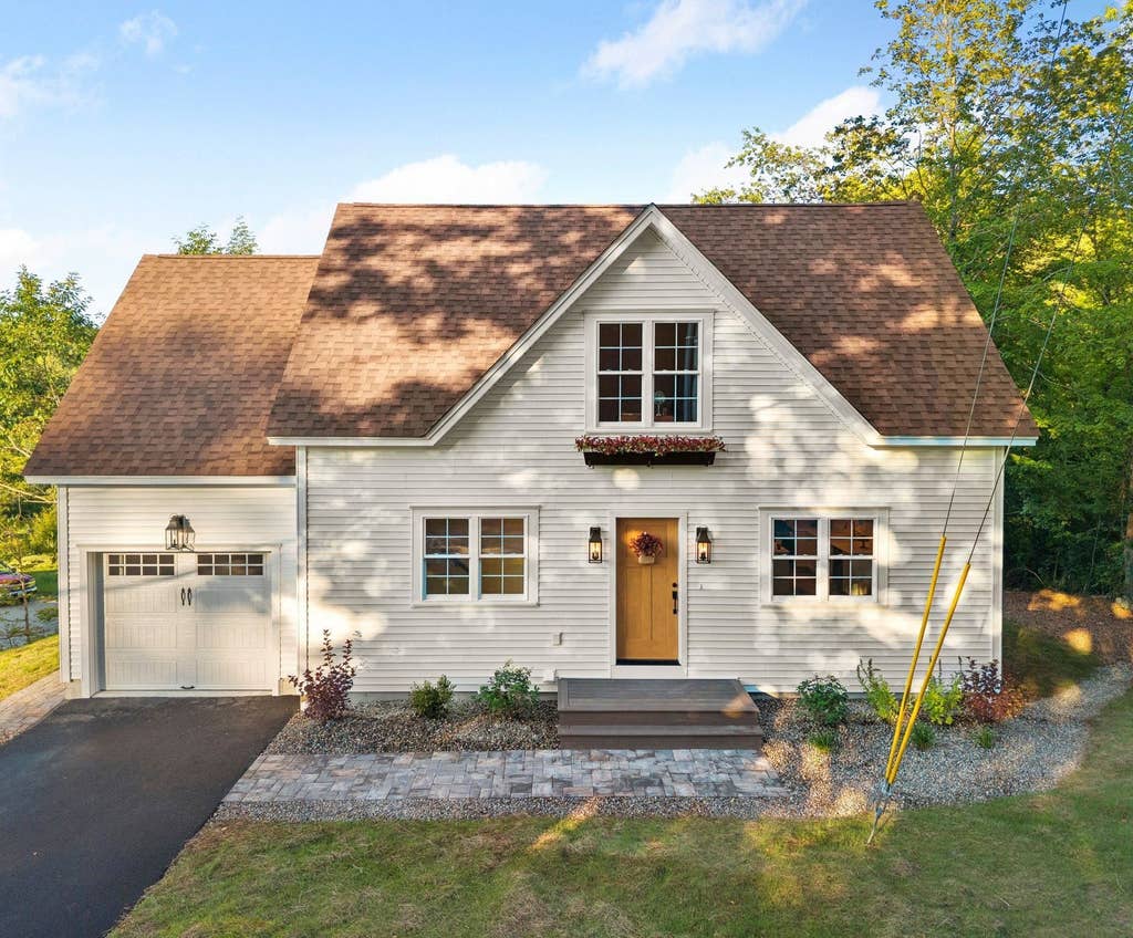 Photo of 27 East Lake Road, Fitzwilliam, NH 03447 (MLS # 5106229)