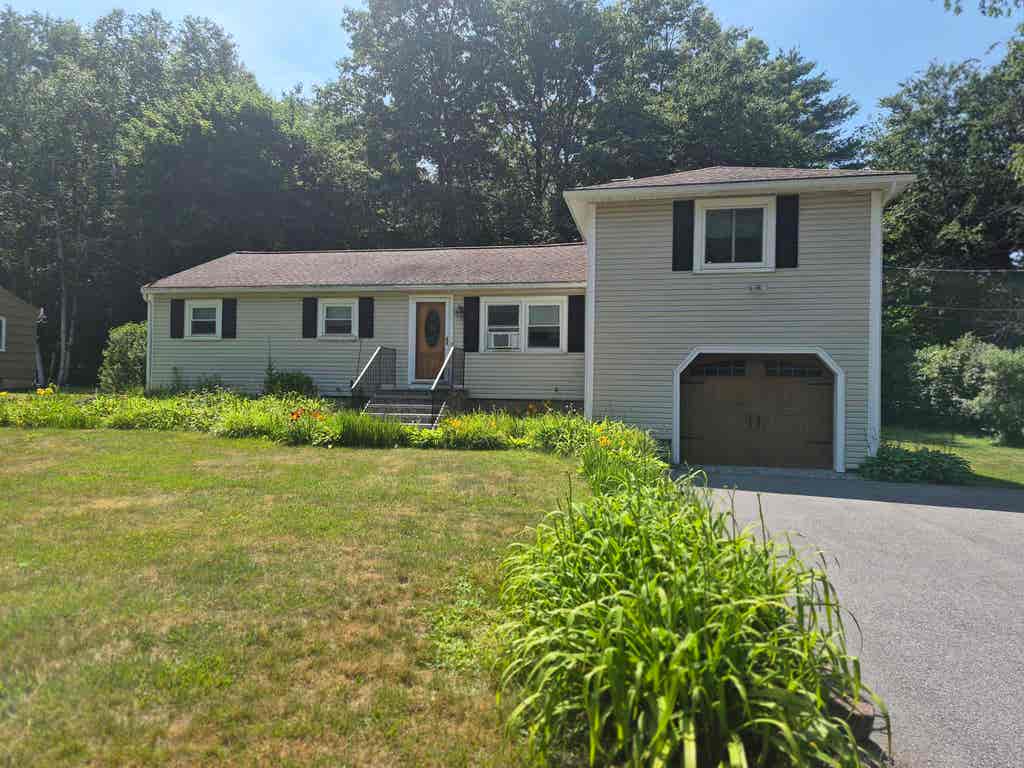 Photo of 108 Newton Road, Plaistow, NH 03865 (MLS # 5098293)