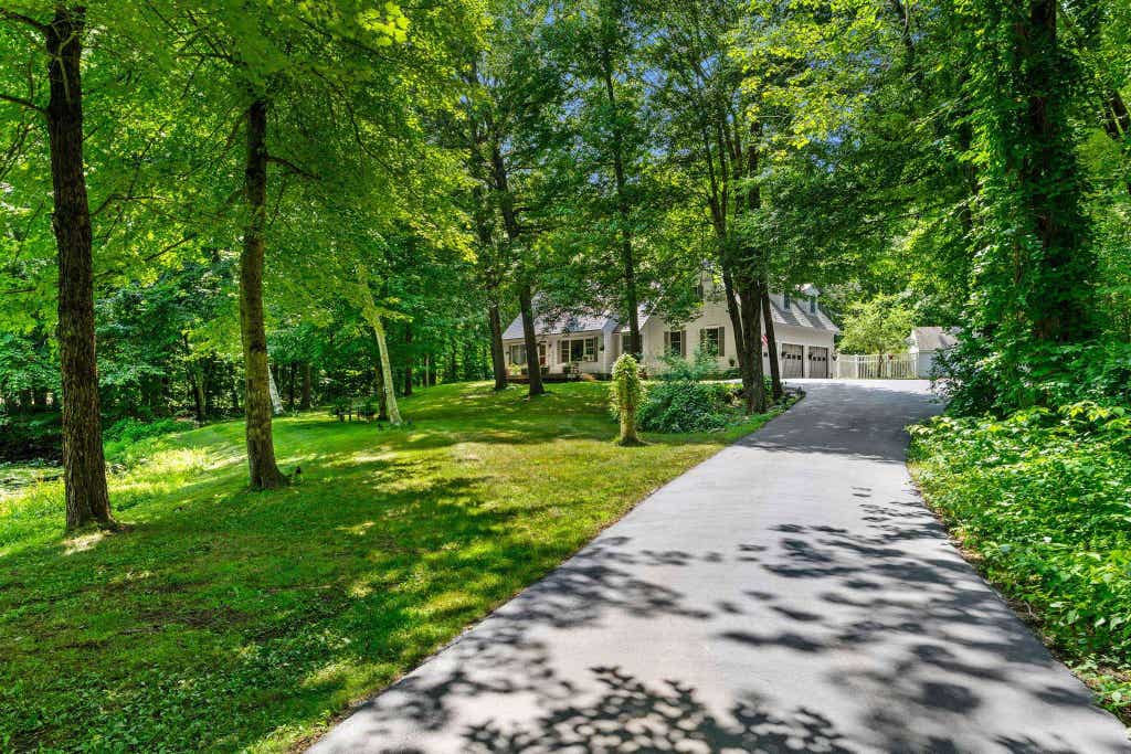Photo of 85 Maple Avenue, Atkinson, NH 03811 (MLS # 5101712)