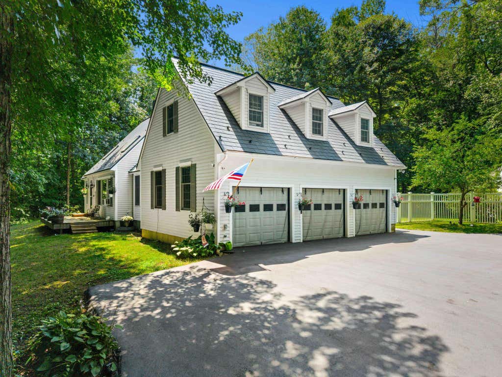 Photo of 85 Maple Avenue, Atkinson, NH 03811 (MLS # 5101712)