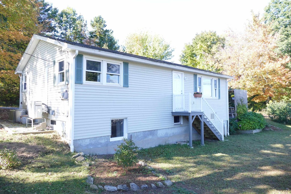 Photo of 5 Meadow Lane, Goffstown, NH 03045 (MLS # 5113142)
