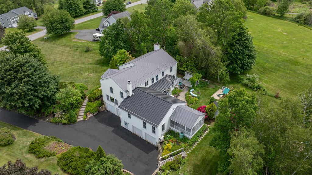 Photo of 7 Longview Circle, Pelham, NH 03076 (MLS # 5092965)