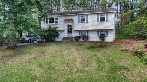 Photo of 4 Brookfield Drive, Hudson, NH 03051 (MLS # 5111076)