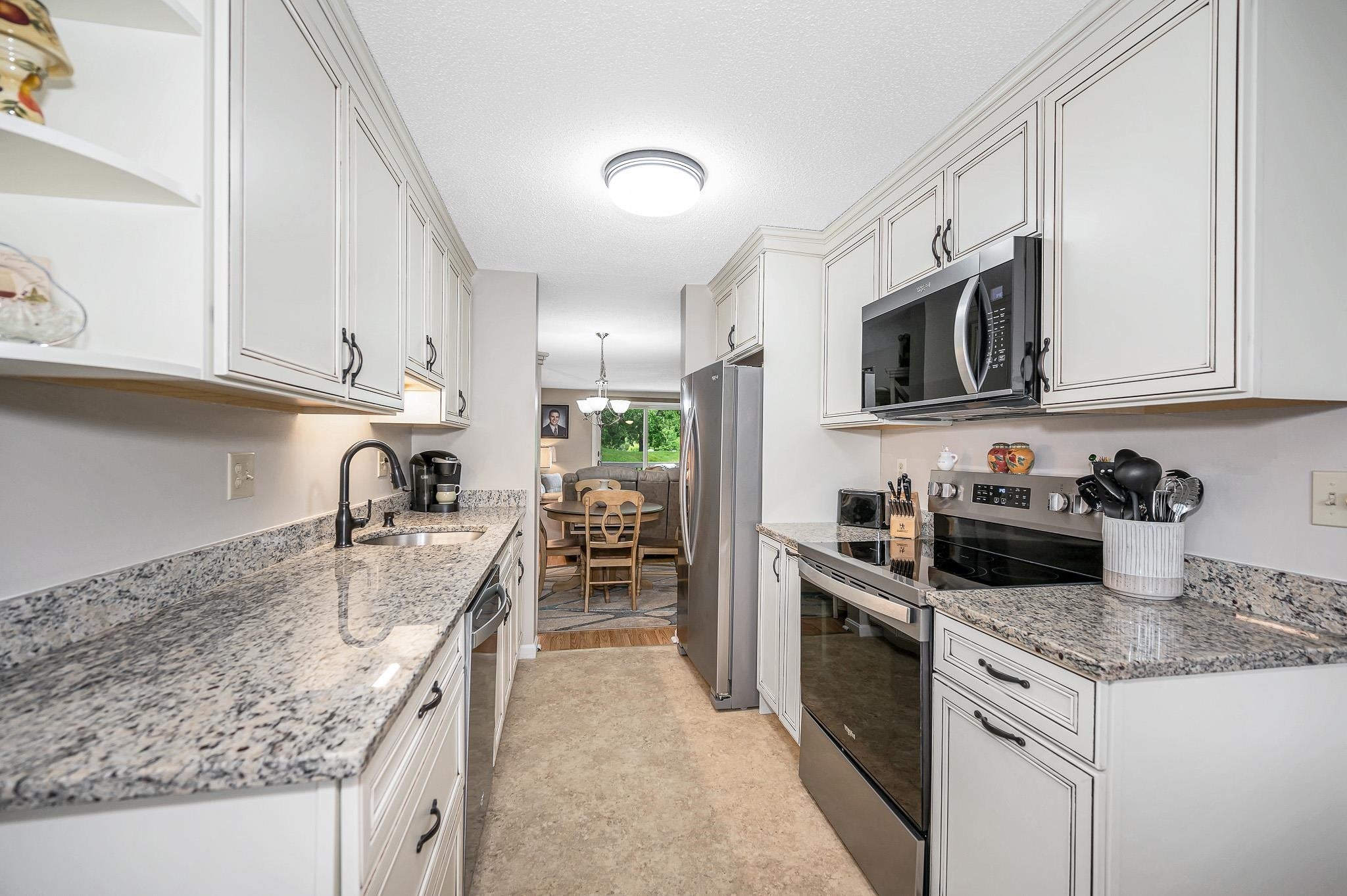 916 Fox Hollow Drive