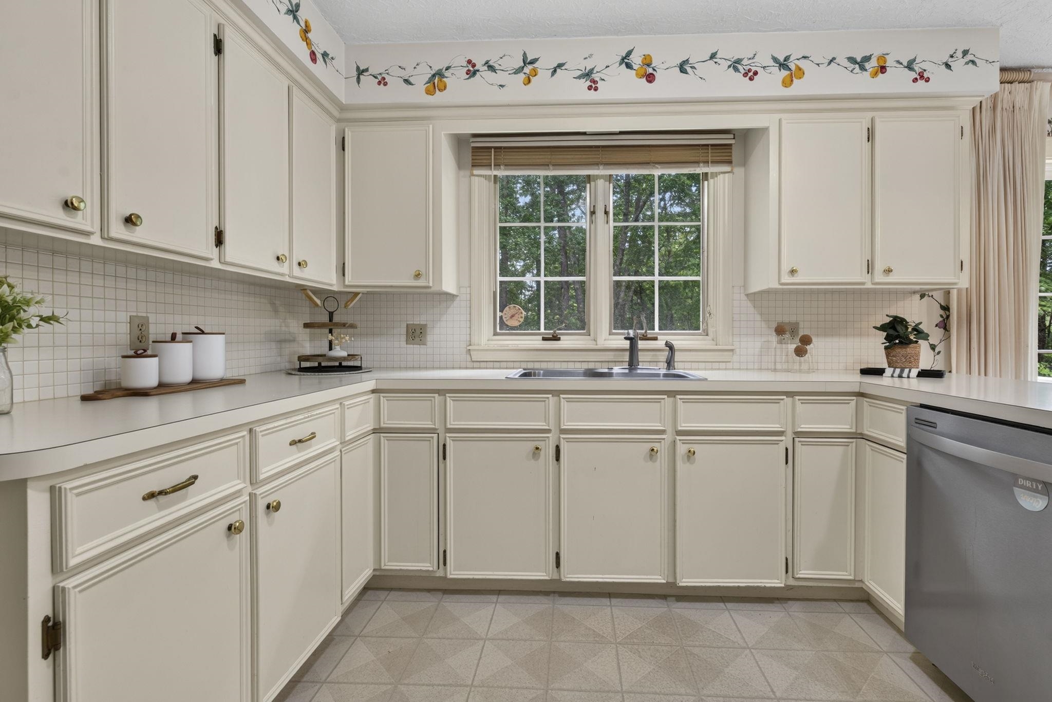 28 Buttonwood Road