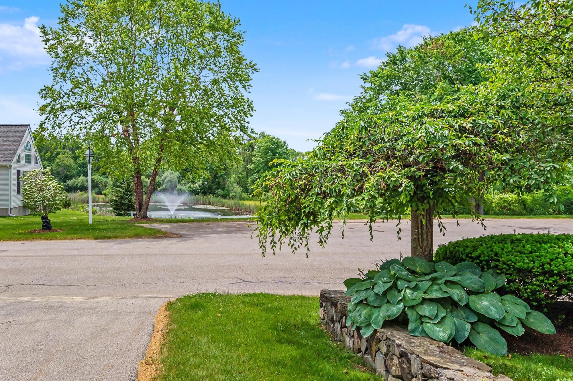 4 Hampton Meadows