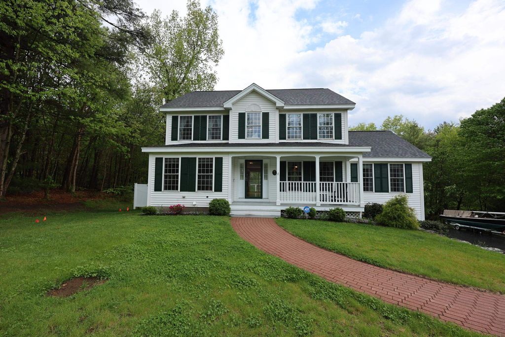 Photo of 19 Burgess Drive, Litchfield, NH 03052 (MLS # 5089923)