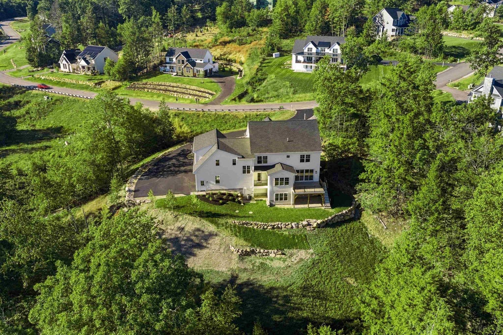 Photo of 24 Indian Rock Road, Bedford, NH 03110 (MLS # 5109545)