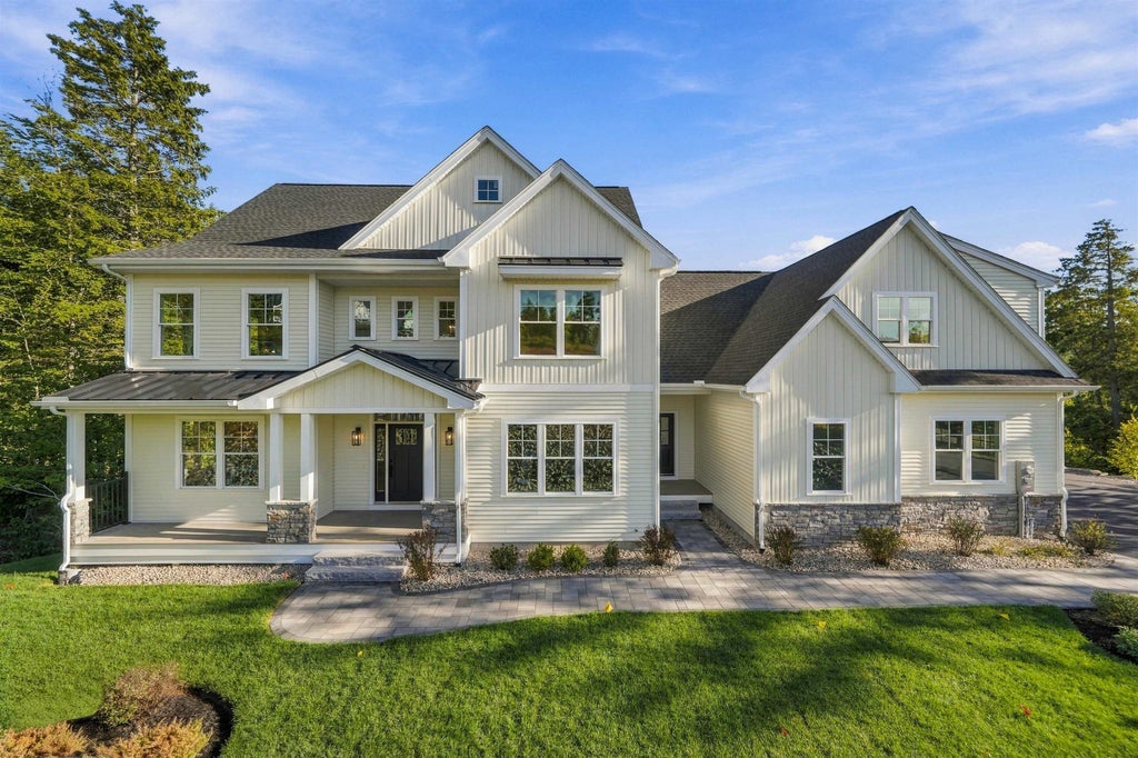 Photo of 24 Indian Rock Road, Bedford, NH 03110 (MLS # 5109545)