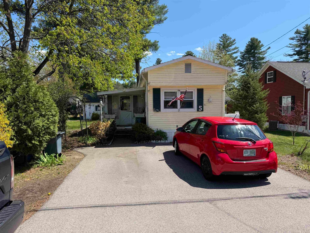 Photo of 5 Shadycrest Drive, Nashua, NH 03062 (MLS # 5087303)