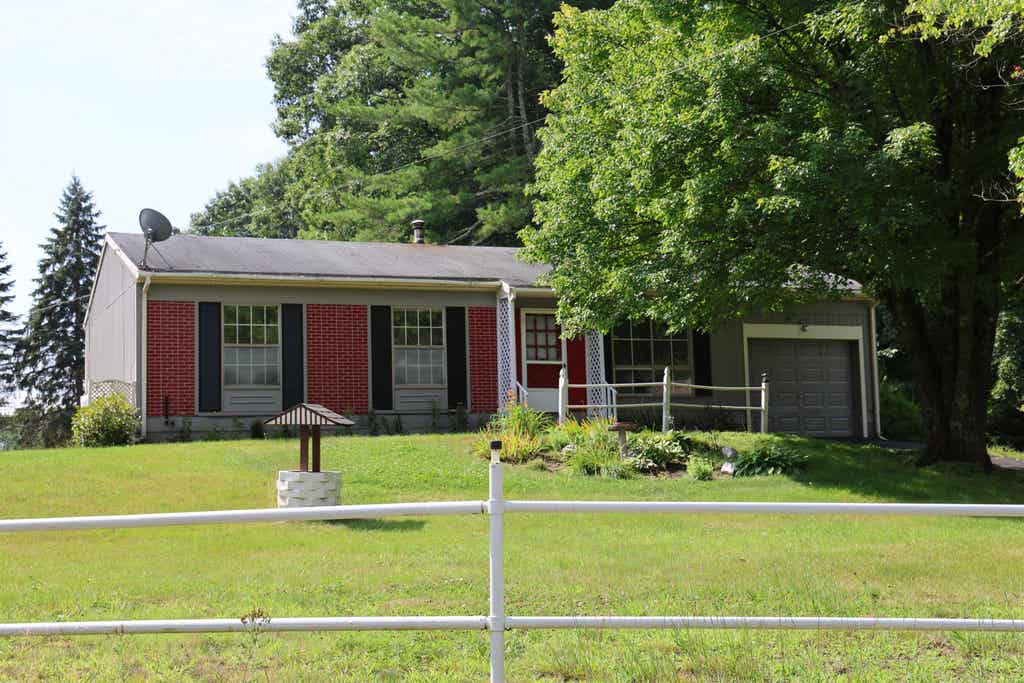 Photo of 98 Chester Road, Raymond, NH 03077 (MLS # 5104041)