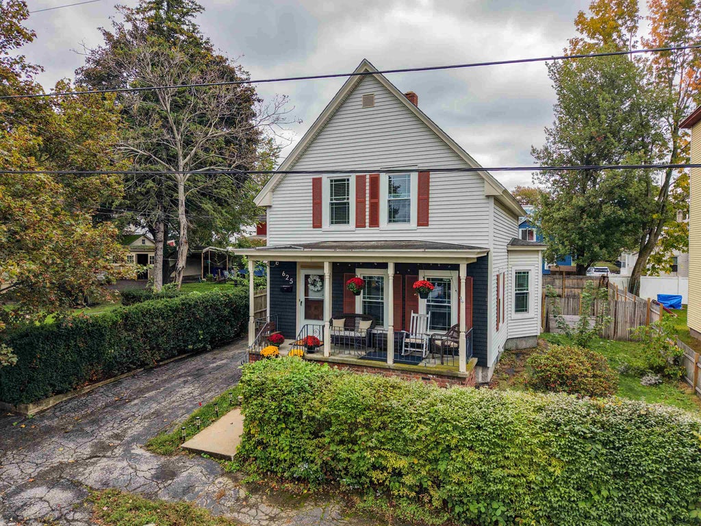 Photo of 625 Dix Street, Manchester, NH 03103 (MLS # 5112190)