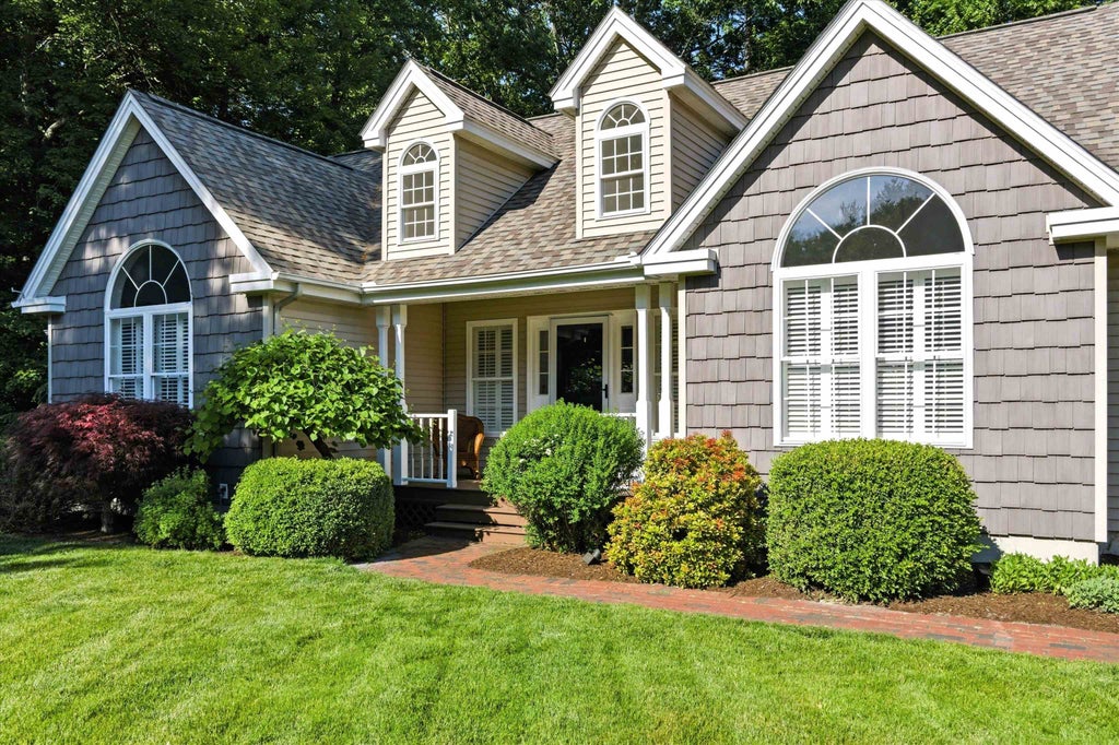 Photo of 9 Danforth Drive, Bedford, NH 03110 (MLS # 5092976)