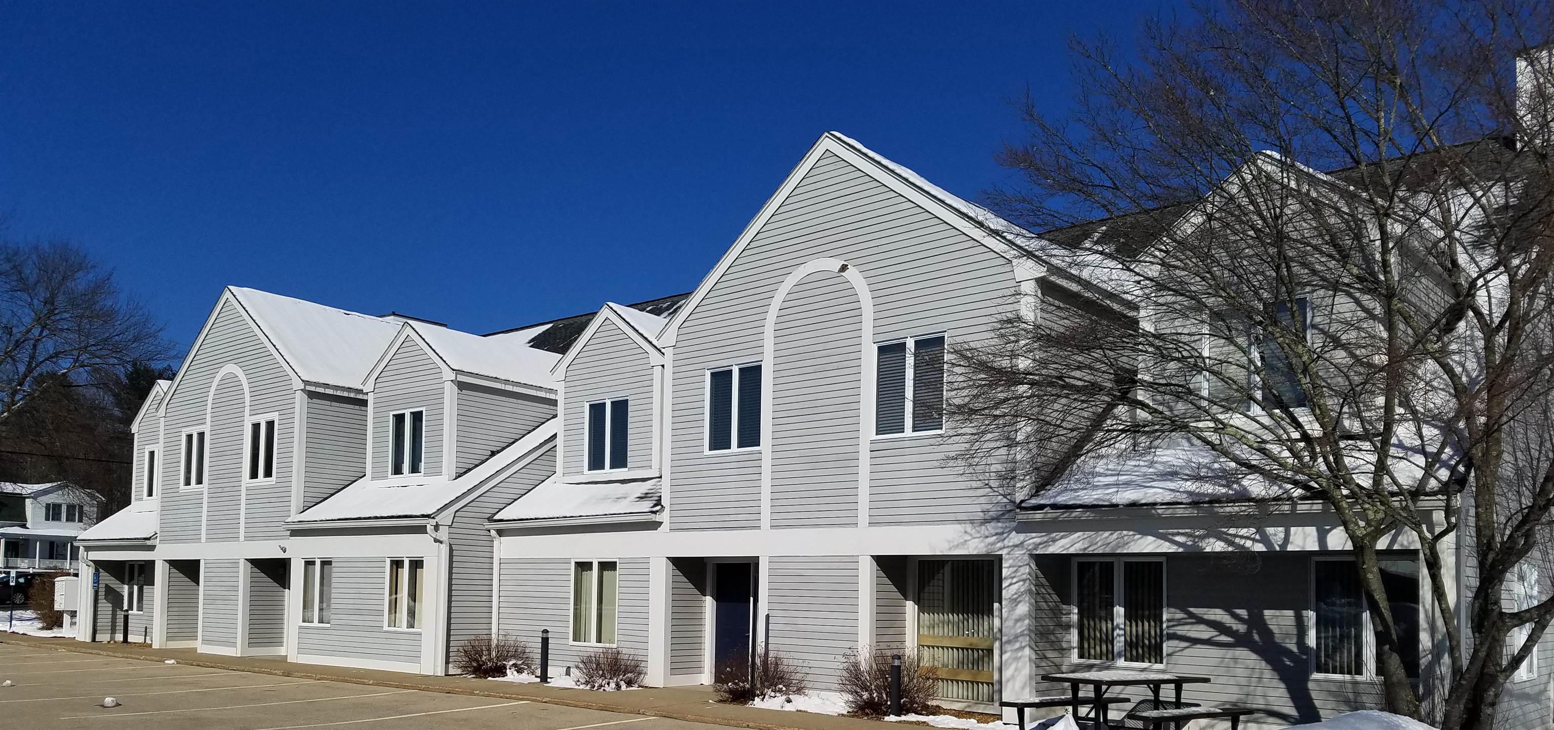 184 Mammoth Road Unit 1