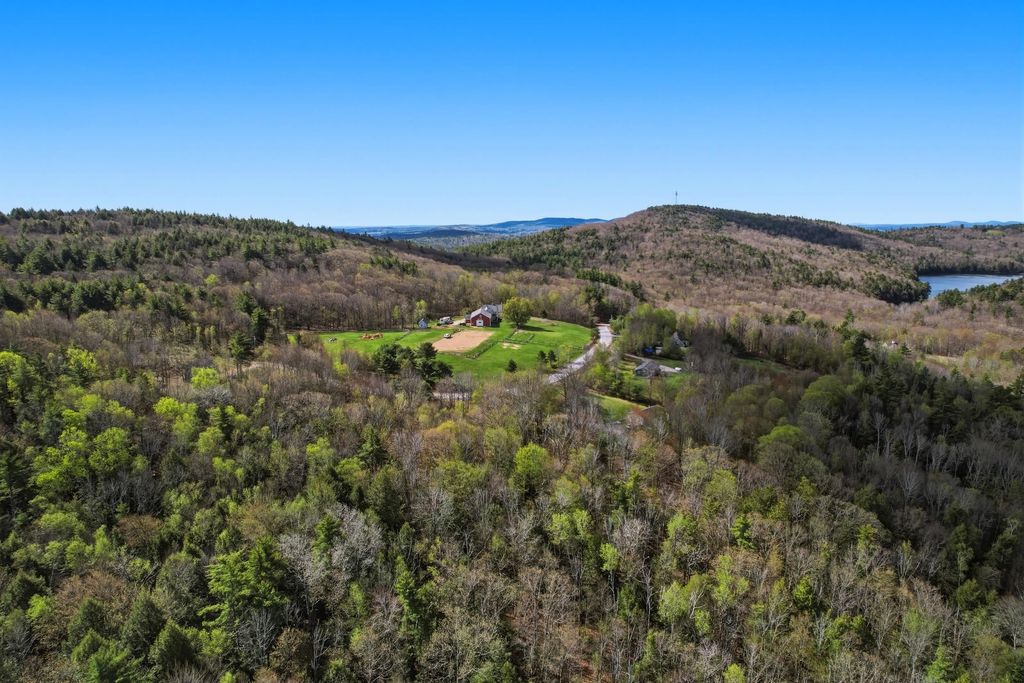 Photo of 8 Mullen Drive #8, Pittsfield, NH 03263 (MLS # 5091464)
