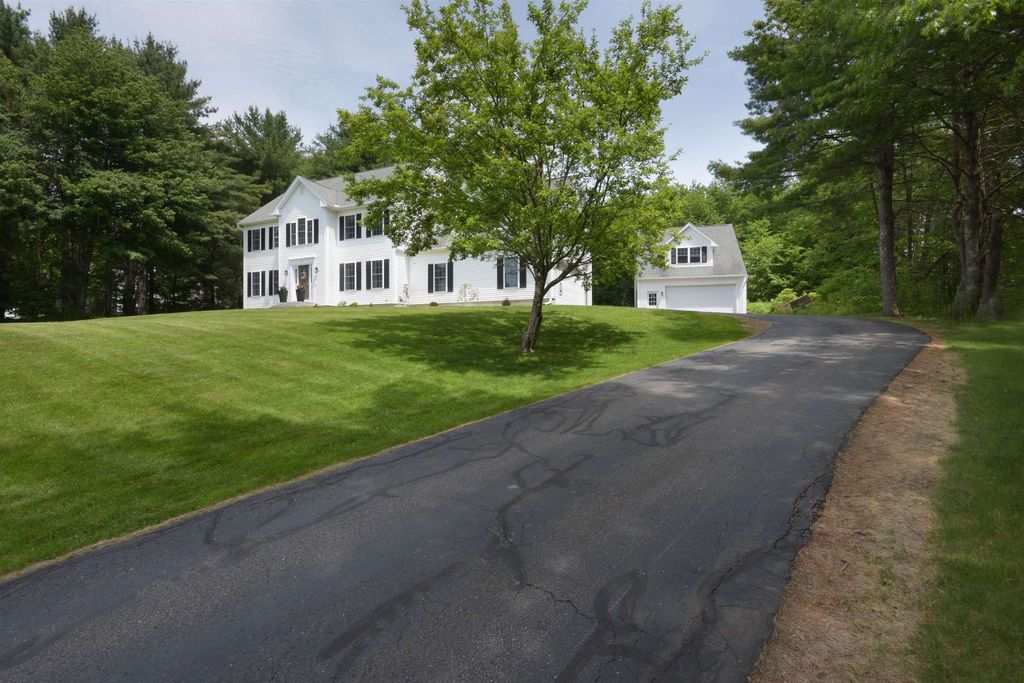 Photo of 2 Chelsea Drive, Bow, NH 03304 (MLS # 5093755)