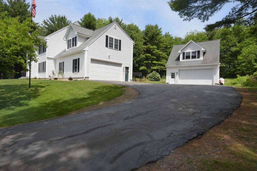 Photo of 2 Chelsea Drive, Bow, NH 03304 (MLS # 5093755)