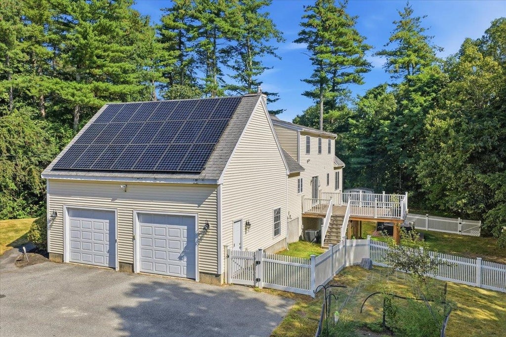 Photo of 770 Mammoth Road, Pelham, NH 03076 (MLS # 5107097)