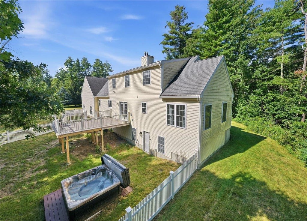 Photo of 770 Mammoth Road, Pelham, NH 03076 (MLS # 5107097)