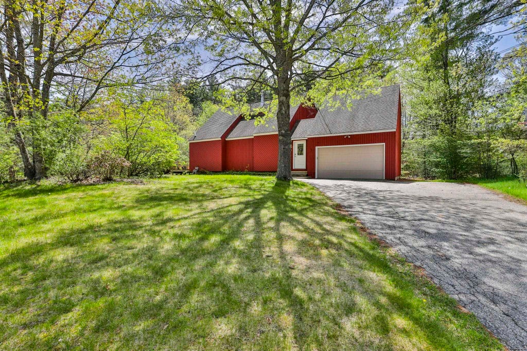 Photo of 21 St Laurent Drive, Hudson, NH 03051 (MLS # 5089860)