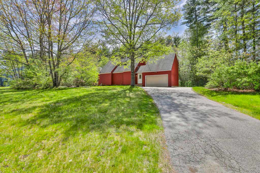 Photo of 21 St Laurent Drive, Hudson, NH 03051 (MLS # 5089860)