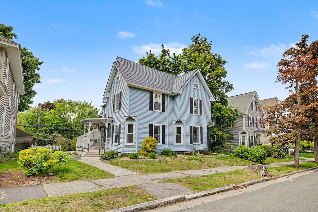 Photo of 326 Walnut Street, Manchester, NH 03104 (MLS # 5092746)