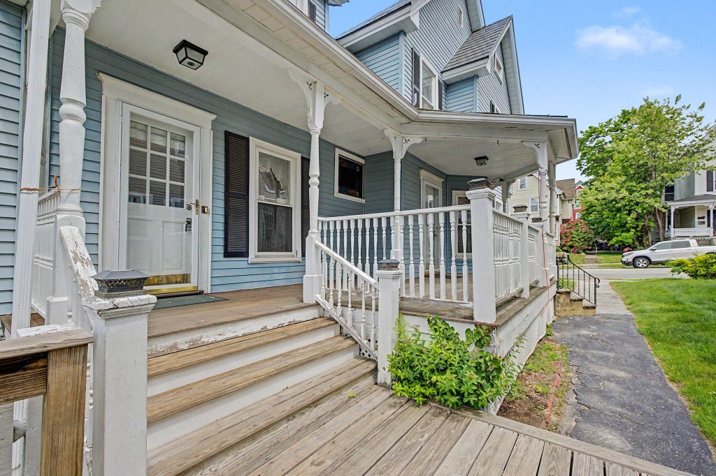 Photo of 326 Walnut Street, Manchester, NH 03104 (MLS # 5092746)
