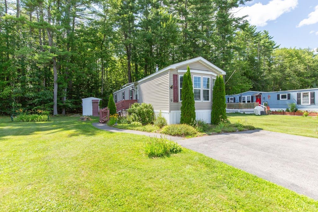 Photo of 9 Chancellor Drive, Concord, NH 03303 (MLS # 5095699)