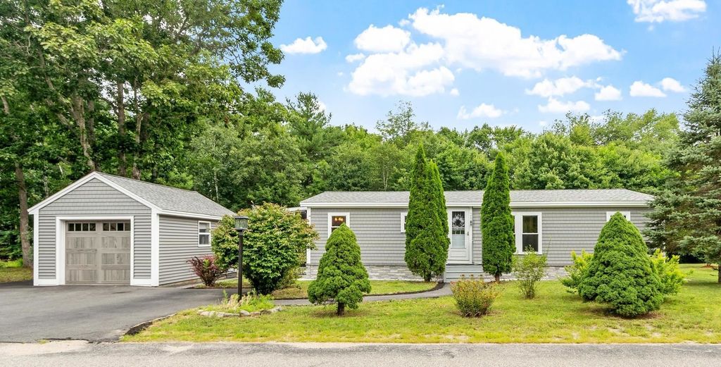 Photo of 26 Country Lane, Fremont, NH 03044 (MLS # 5101189)