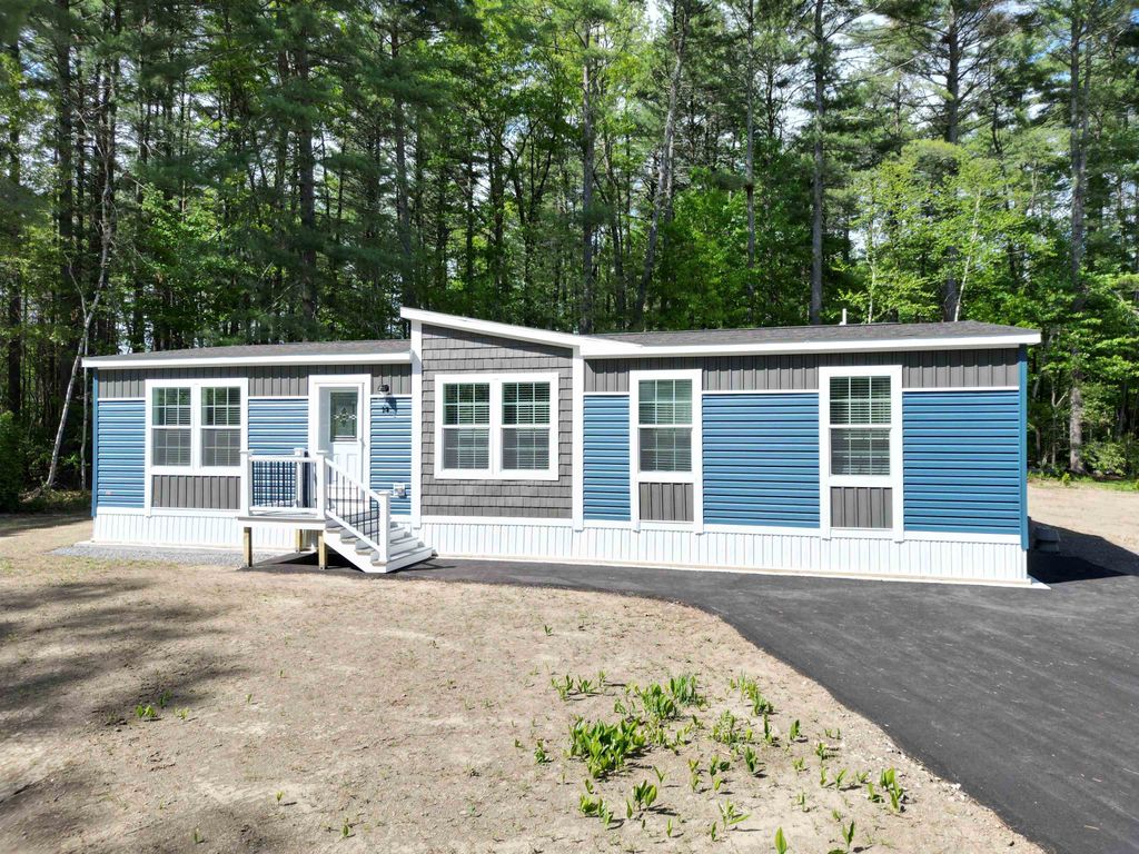 Photo of 14 Mercury Lane, Nashua, NH 03062 (MLS # 5090183)