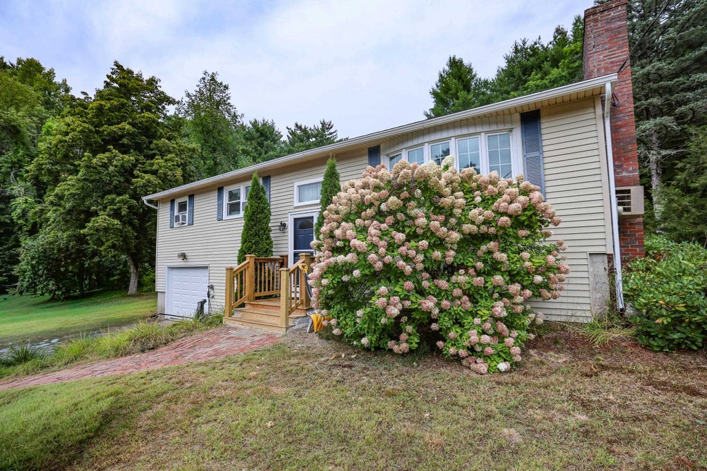 Photo of 36 Pine Crest Drive, Goffstown, NH 03045 (MLS # 5109302)