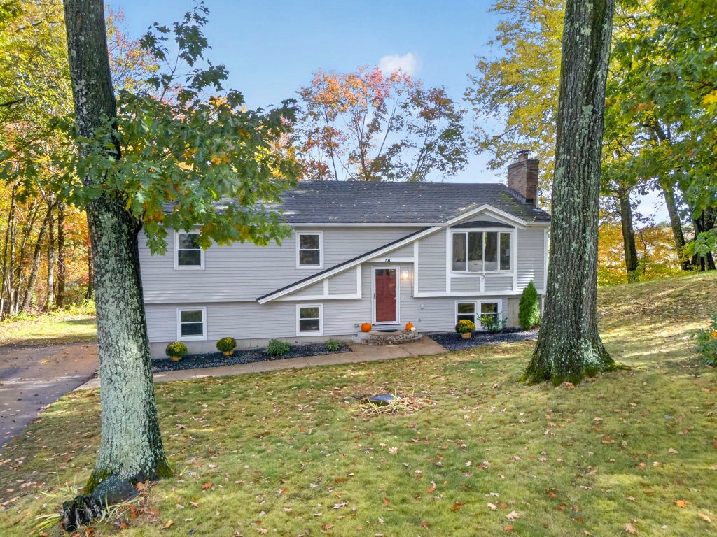 Photo of 38 Twinbrook Avenue, Salem, NH 03079 (MLS # 5114448)