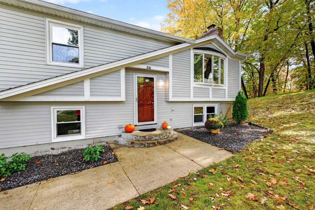 Photo of 38 Twinbrook Avenue, Salem, NH 03079 (MLS # 5114448)